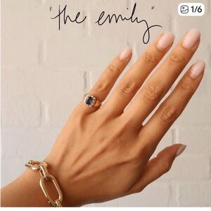 Cupcakes and Cashmere Emily signet pinky ring sz 5